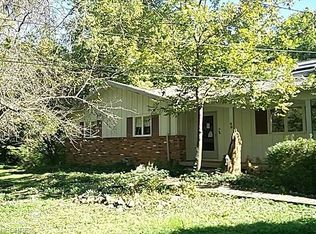 49 Cascades Dr, Chagrin Falls, OH 44022