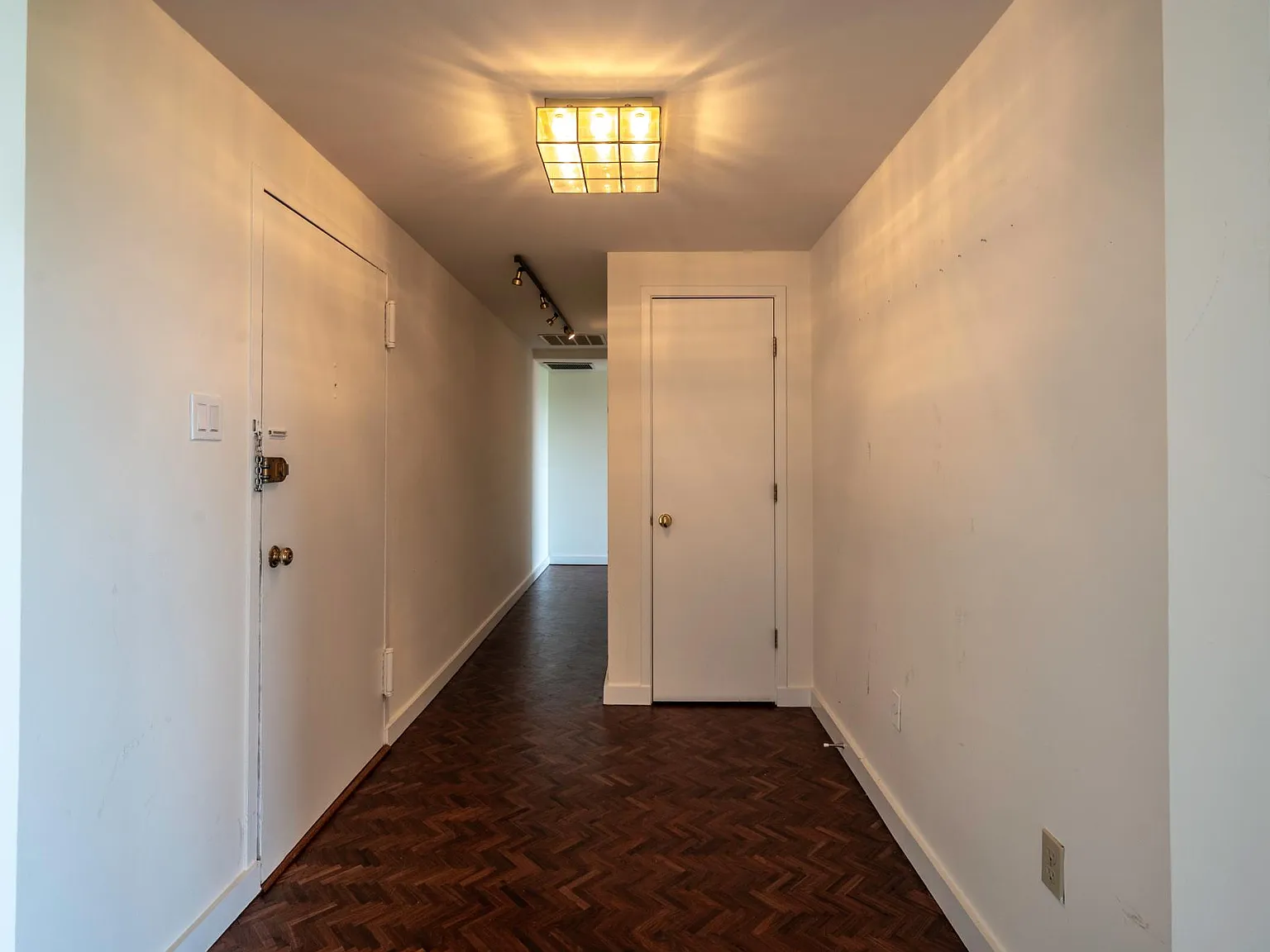 2 bed, 1200 sqft, $3,800 — Photo 2