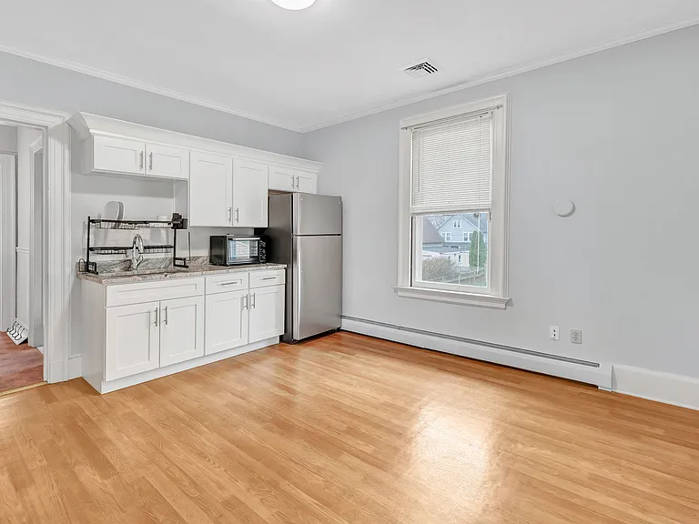 292 Coram Ave — Photo 4