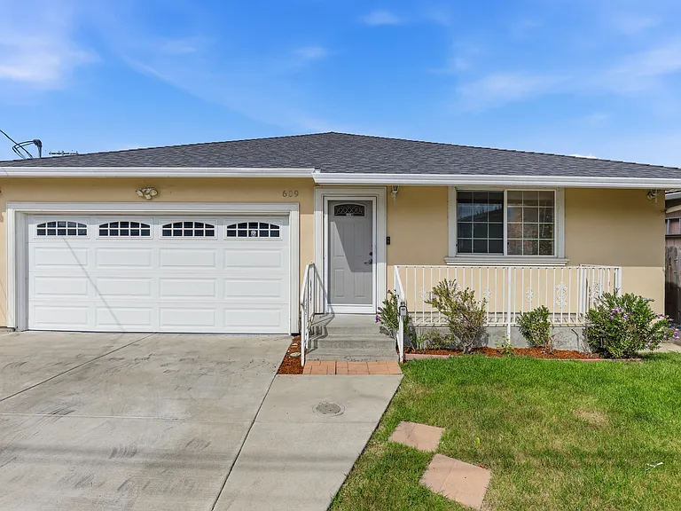 609 Stanford Ave — Photo 105