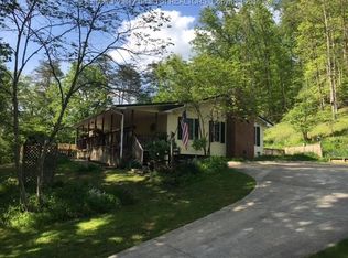 84 Cow Creek Rd, Hurricane, WV 25526