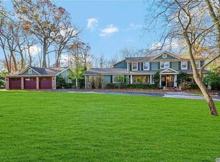15 Fiddlers Green Dr, Lloyd Harbor, NY 11743