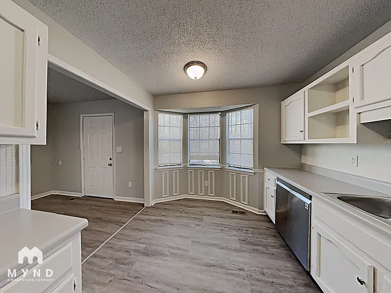 2708 Laburnum Dr — Photo 4
