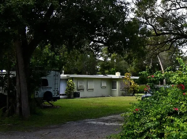 904 W 2nd St, Fort Pierce, FL 34982