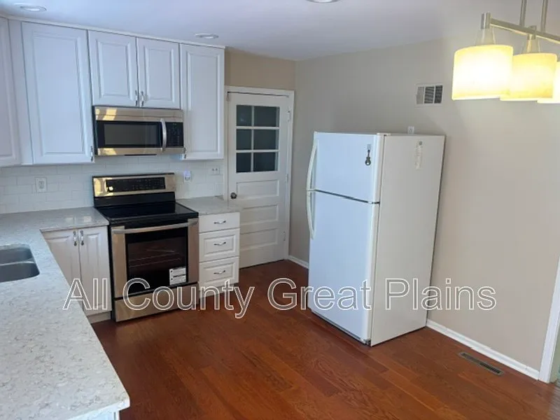 3 bed, 2.0 bath, $1,995 — Photo 3