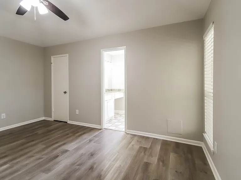 1235 Park Ln — Photo 9