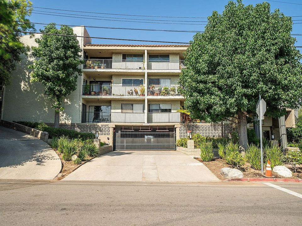 1st image of 2929 Waverly Dr APT 208
