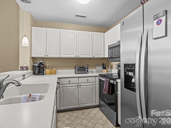 4th image of 18669 Vineyard Point Ln