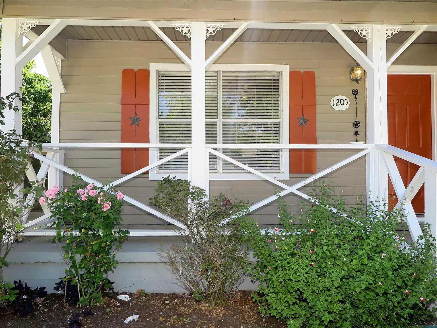 3 bed, 2.0 bath, 1094 sqft, $1,995 — Photo 2