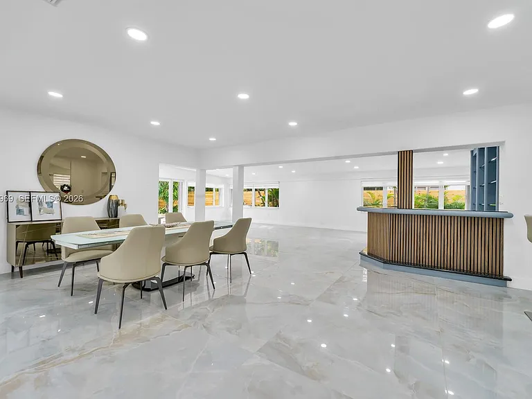 200 N Hibiscus Dr — Photo 8