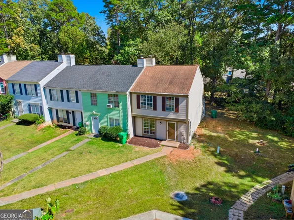 5651 Wells Cir, Stone Mountain, GA 30087