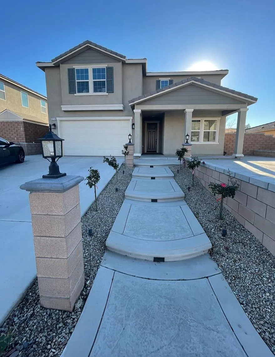 5 bed, 2800 sqft, $835 — Photo 1