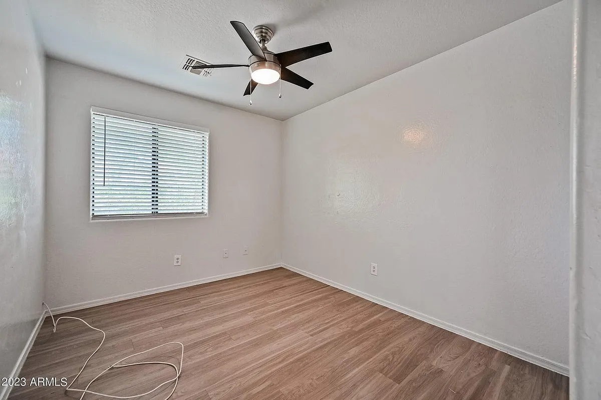 Building Photo - 5010 N 22nd Ave #107