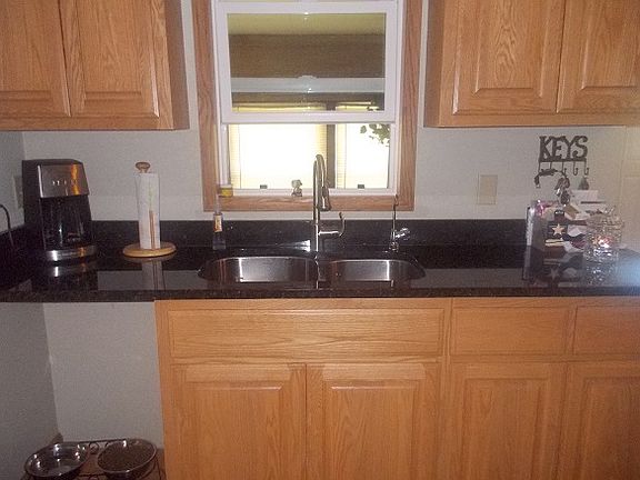 Kitchen w/ Granite Counters