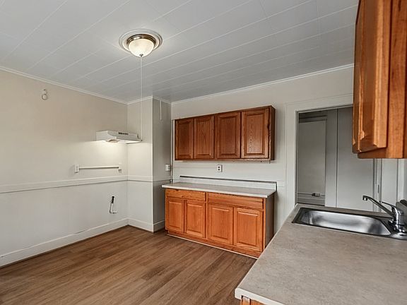 5th image of 32 Wood Street