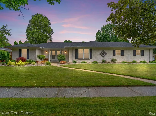 911 Eastgate Dr, Frankenmuth, MI 48734