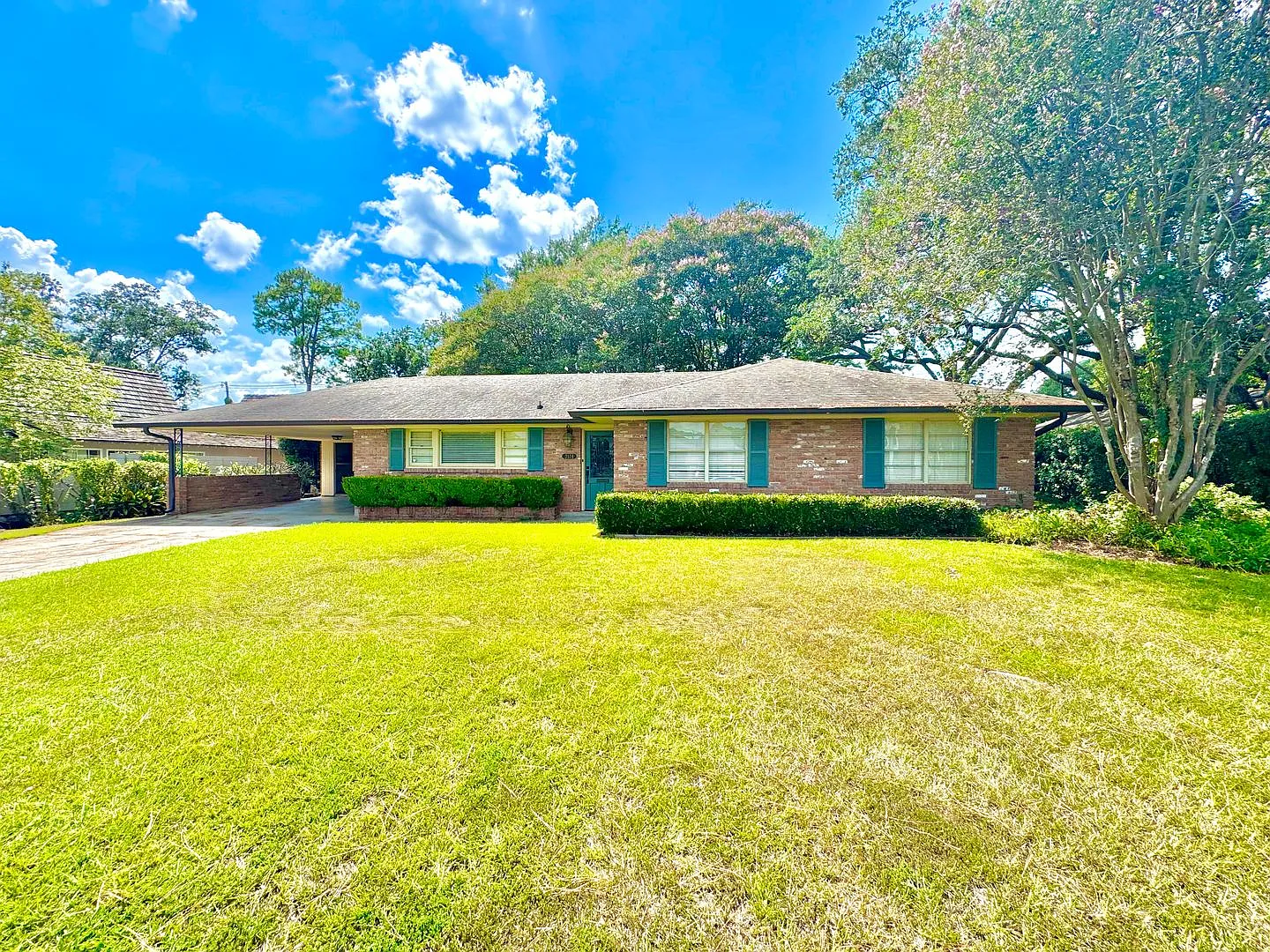 Spacious 3 bed 3 bath Home in Jefferson Place Subdivision — Photo 1