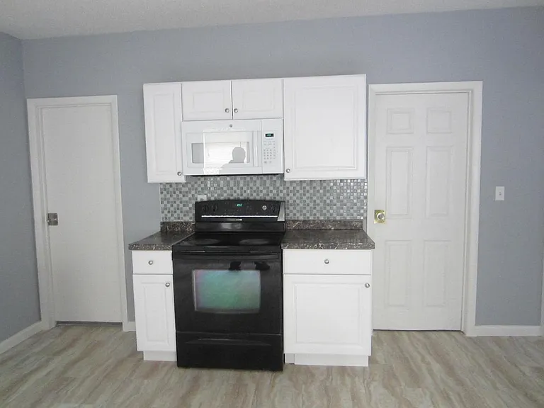 108 Franklin St #2 — Photo 3