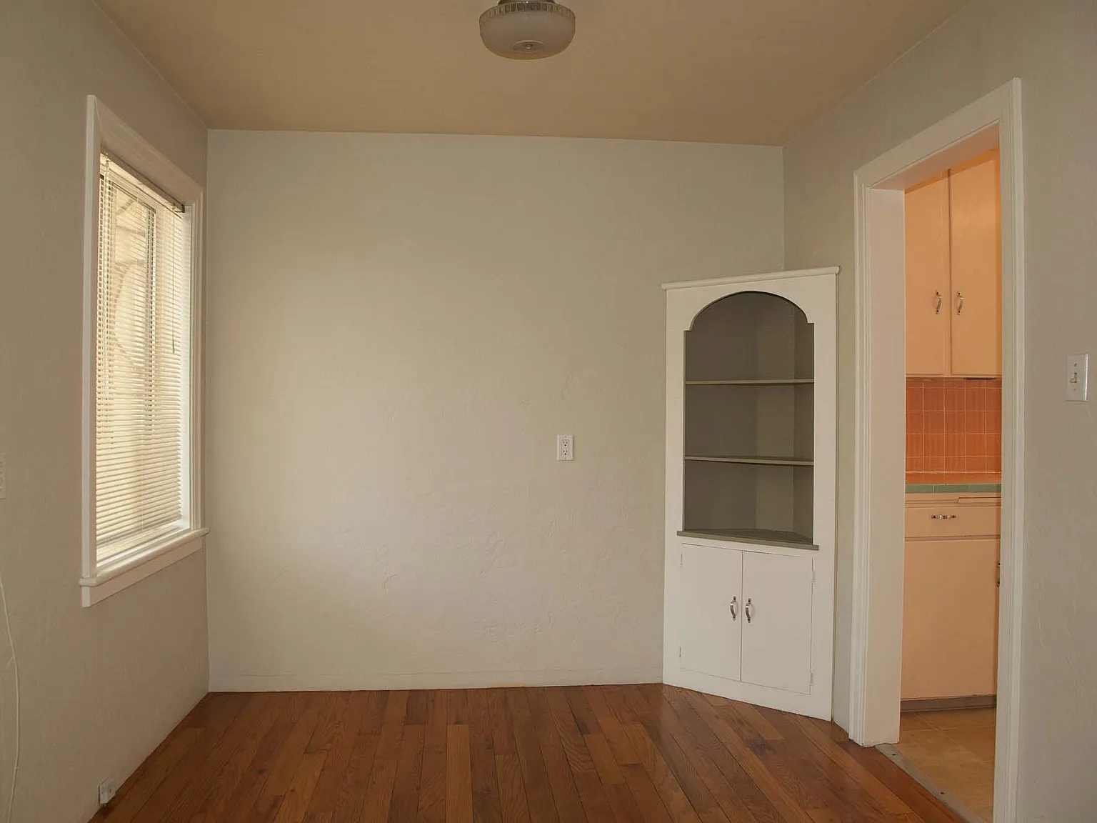 3 bed, 1108 sqft, $3,000 — Photo 4