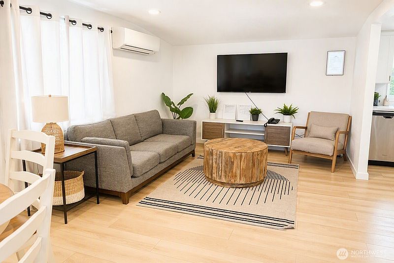 3rd image of 4711 Pacific Way