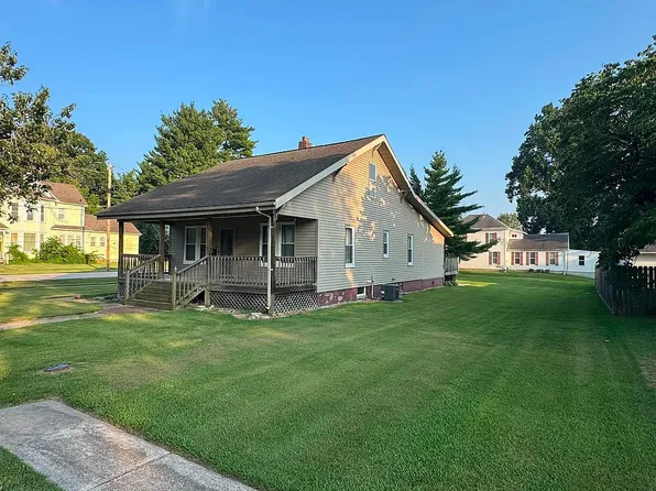 327 E Clare St, Pittsfield, IL 62363