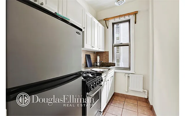 Sold by Douglas Elliman | media 25