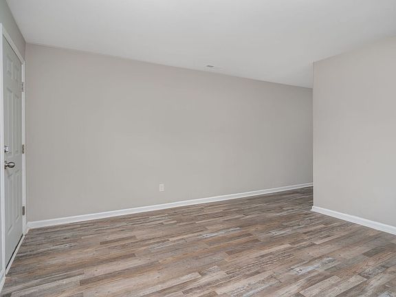 3rd image of 4301-4331 Layola Ave