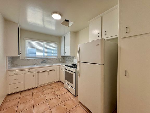 2nd image of 122 N Croft Ave APT 7