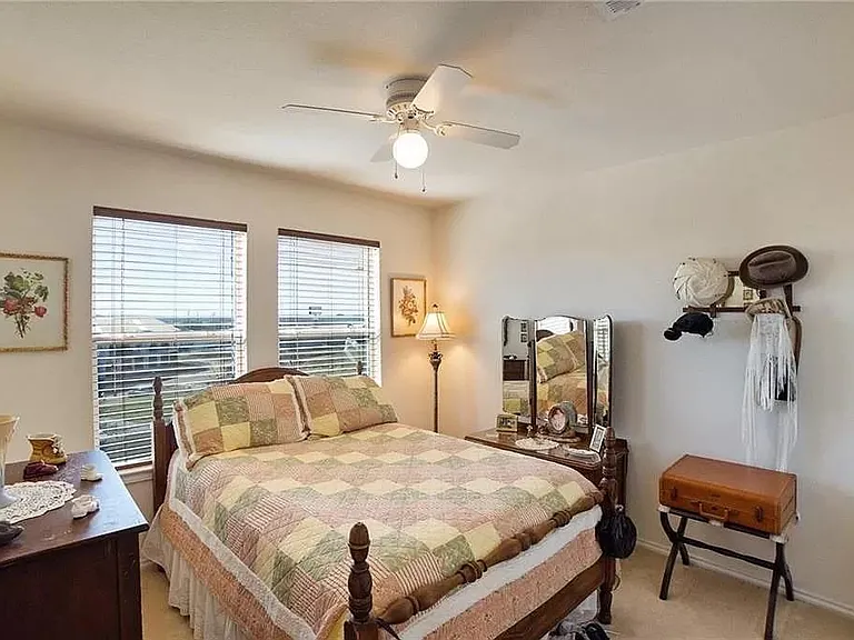 1503 Claremont Cir #B — Photo 7