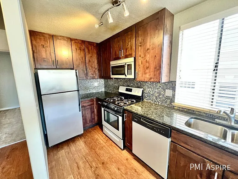 59 N Ogden St #10 — Photo 74