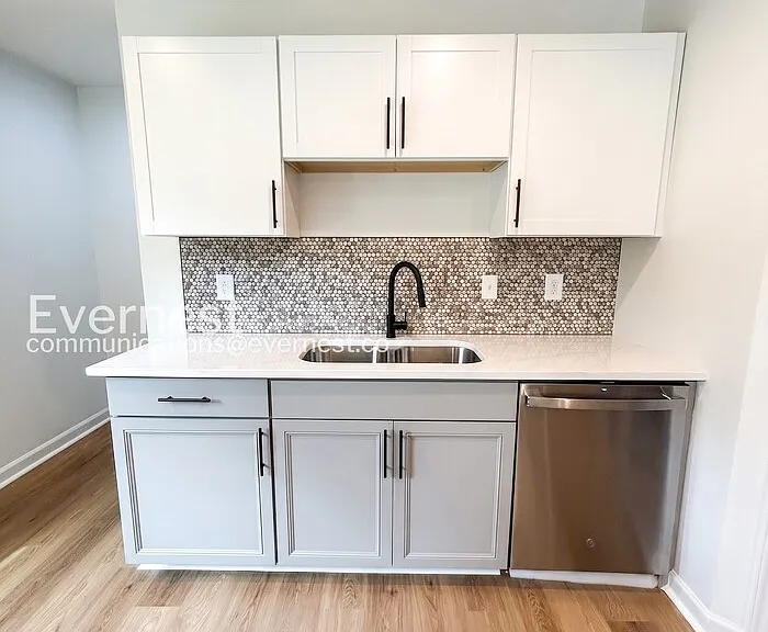 411 E Torbush Dr — Photo 6