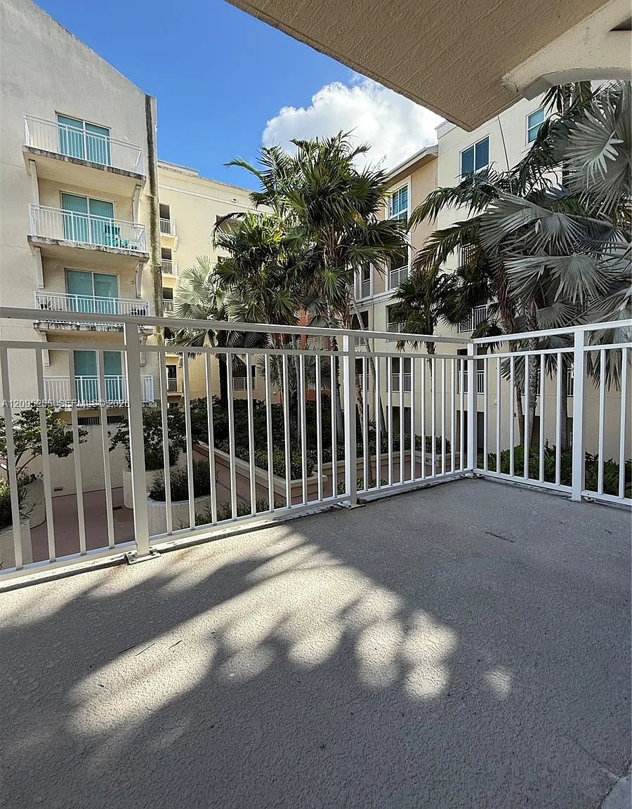 Downtown Dadeland Condo N — Photo 4