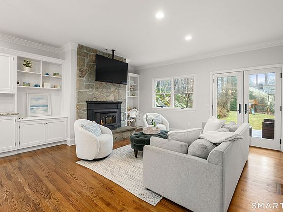 5th image of 9 Pepperbush Road