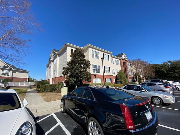 3rd image of 2807 Bloomfield Ln Unit 305