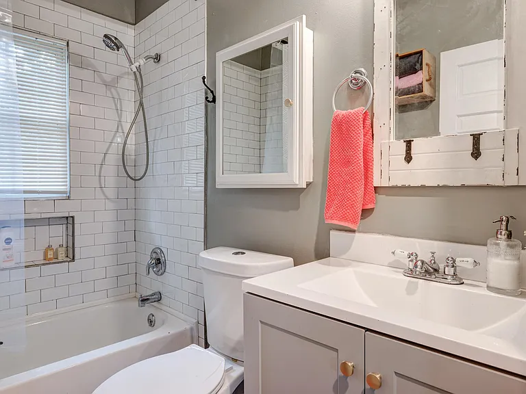 2518 Lester St — Photo 23