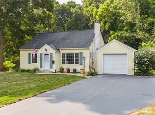 843 Harmon Rd, Penfield, NY 14526