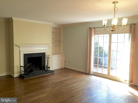 2nd image of 1011 Charles St