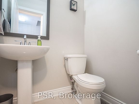 3rd image of 1331 Major Mackenzie Dr W Unit 29