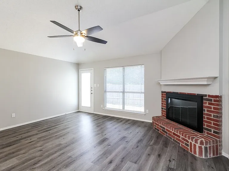 603 Wolcott Ln — Photo 6