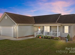200 Stable Brook Ln, Taylorsville, NC 28681