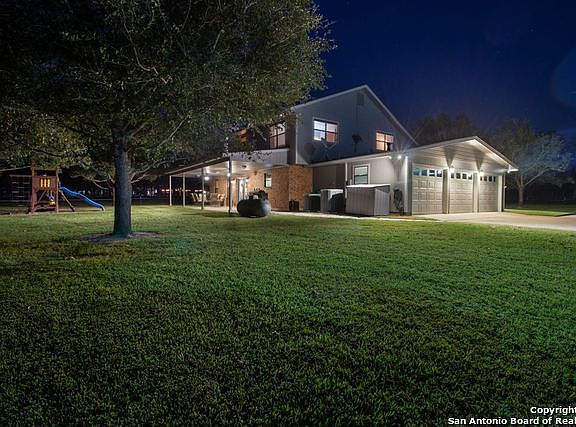 2nd image of 2042 Bentwood Dr