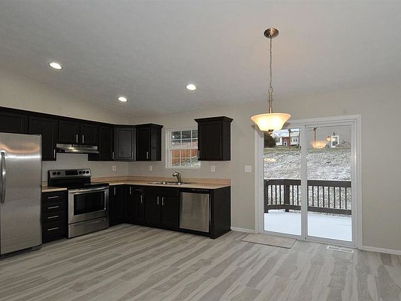 5th image of 207 Crittenden Ct