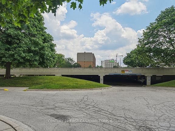 3rd image of 931 Wonderland Rd S #804