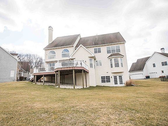 5th image of 105 Pin Oak Dr
