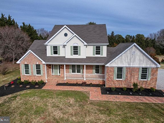 3rd image of 490 Fletcher Dr