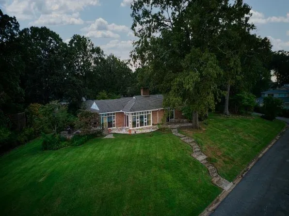 1701 Pickwick Lake Dr, Sheffield, AL 35660
