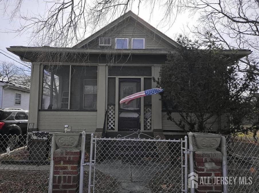 1st image of 815 Pine St