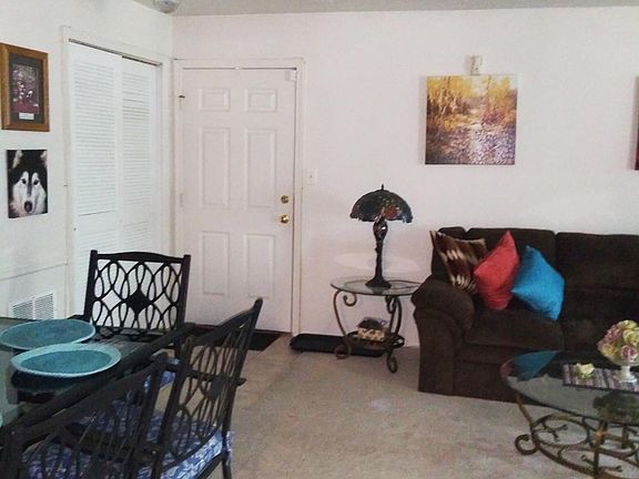 Spacious living/dining room combo