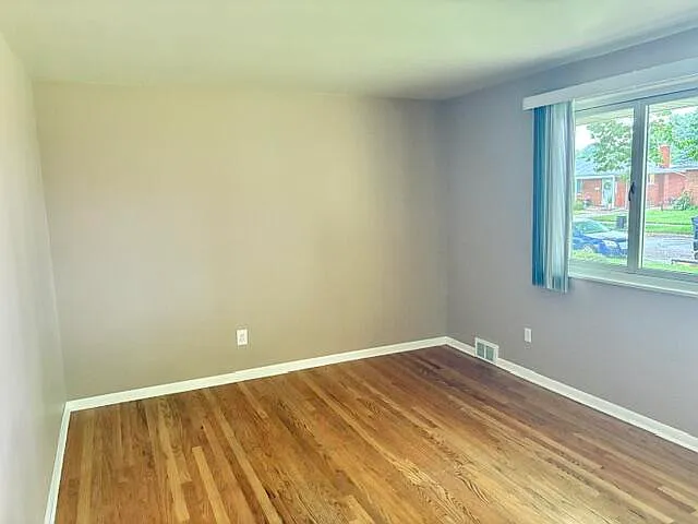 15435 Bainbridge St — Photo 10