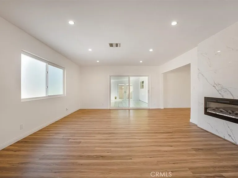 16329 Napa St — Photo 9
